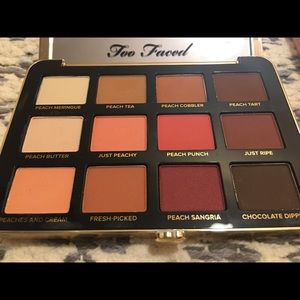 Too Faced Just Peachy mattes eyeshadow palette